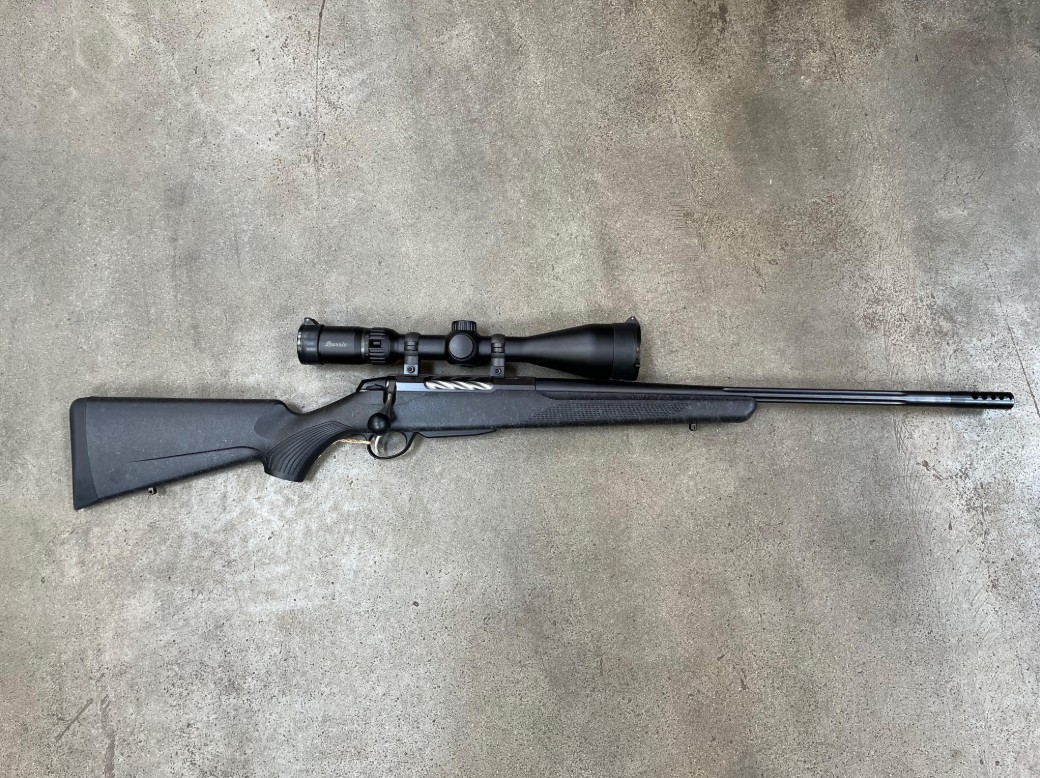 Tikka T3x Lite Roughtech, gevind, højre, flutet m. Burris Four XE 3-12x56 riffelpakke